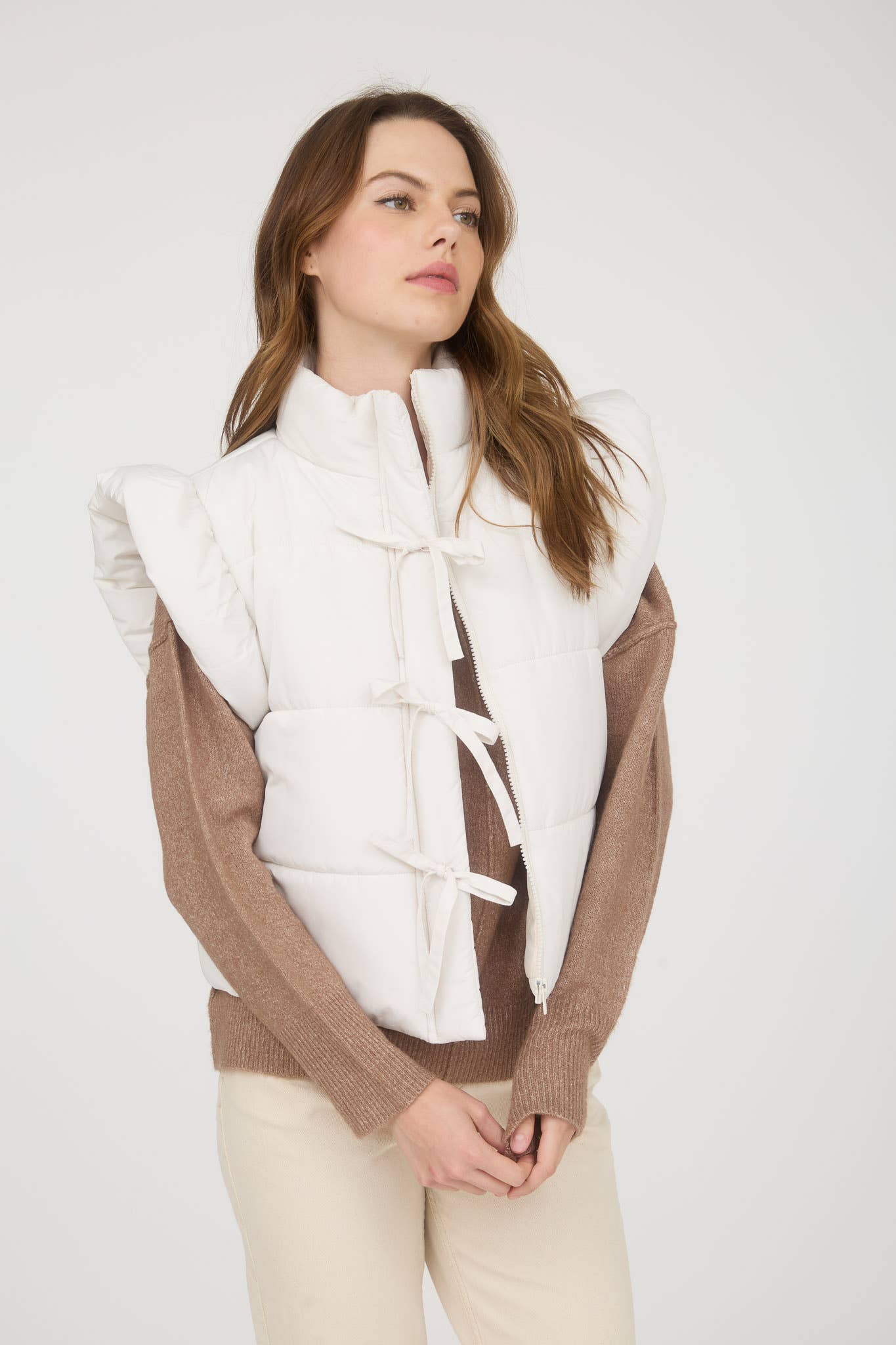 FLUTTER SLEEVE BOW DETAIL ZIP-UP PUFFER VEST