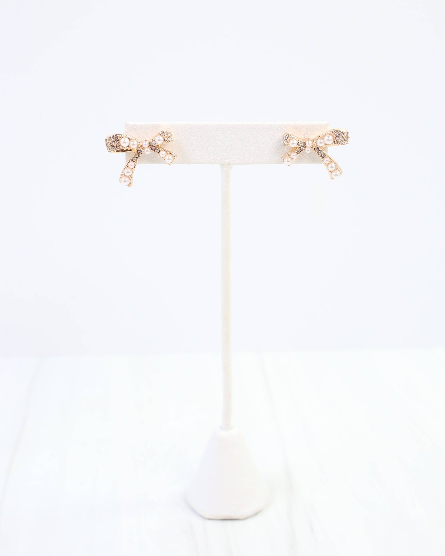 Pasadena Pearl Bow Stud Gold: Default