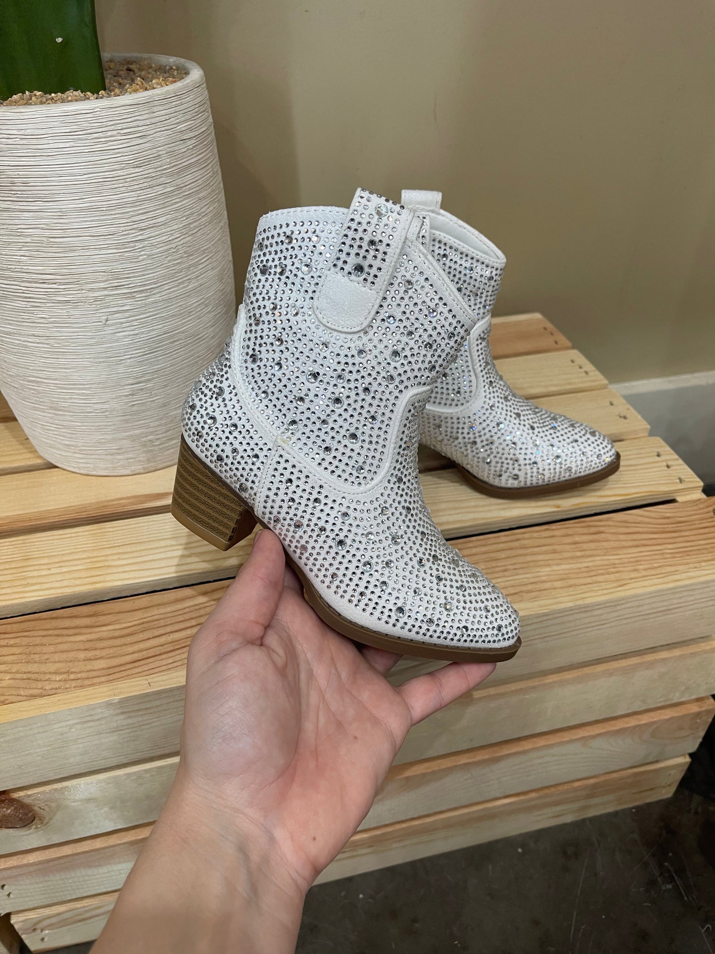 Girls River Stud White Boots