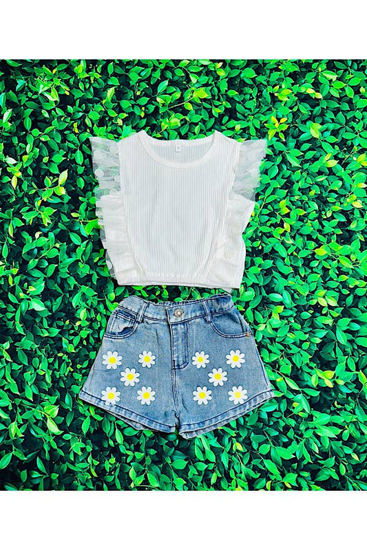 White top w/daisies denim shorts 2pc set