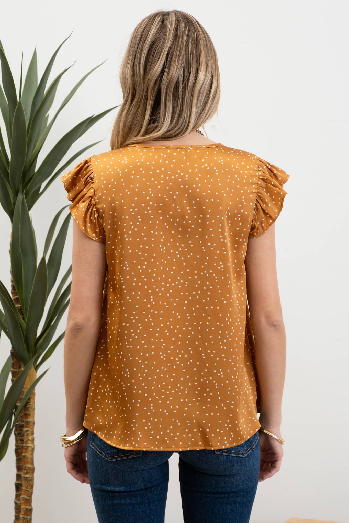 POLKA DOT SHORT RUFFLE SLEEVE SPLIT NECK BLOUSE CARAMEL