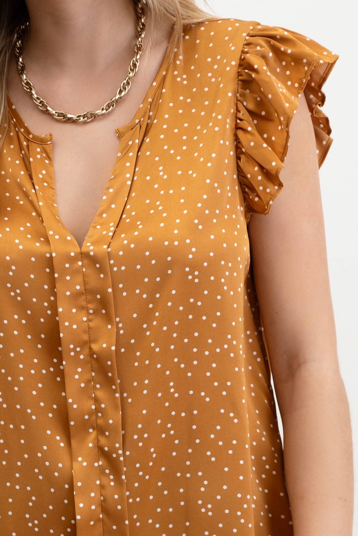 POLKA DOT SHORT RUFFLE SLEEVE SPLIT NECK BLOUSE CARAMEL