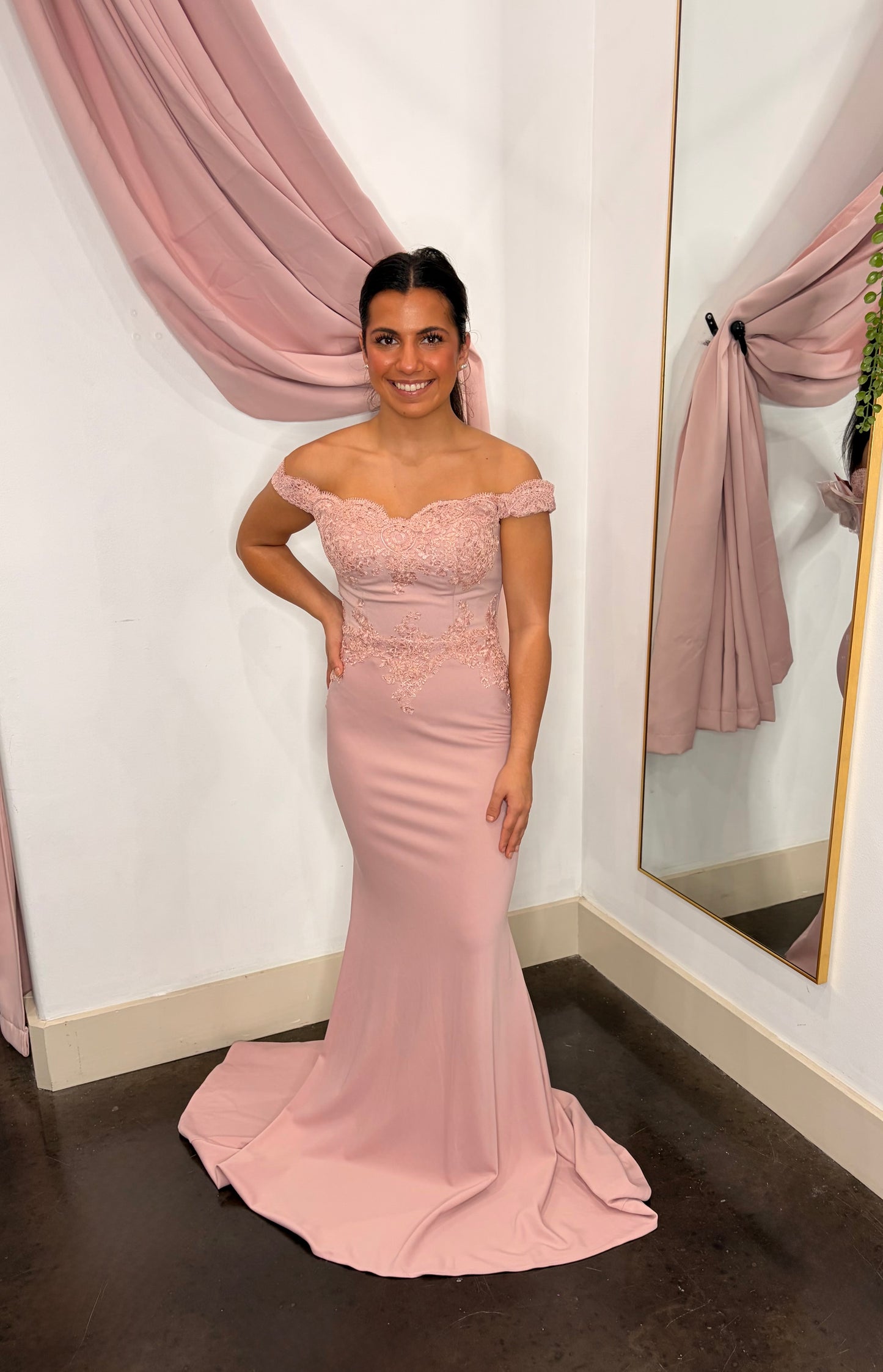 Lace Applique Off-The-Shoulder Sweetheart Neckline ~ Small