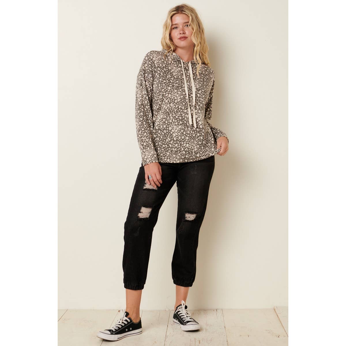 DISTRESSED JOGGER DENIM PANTS