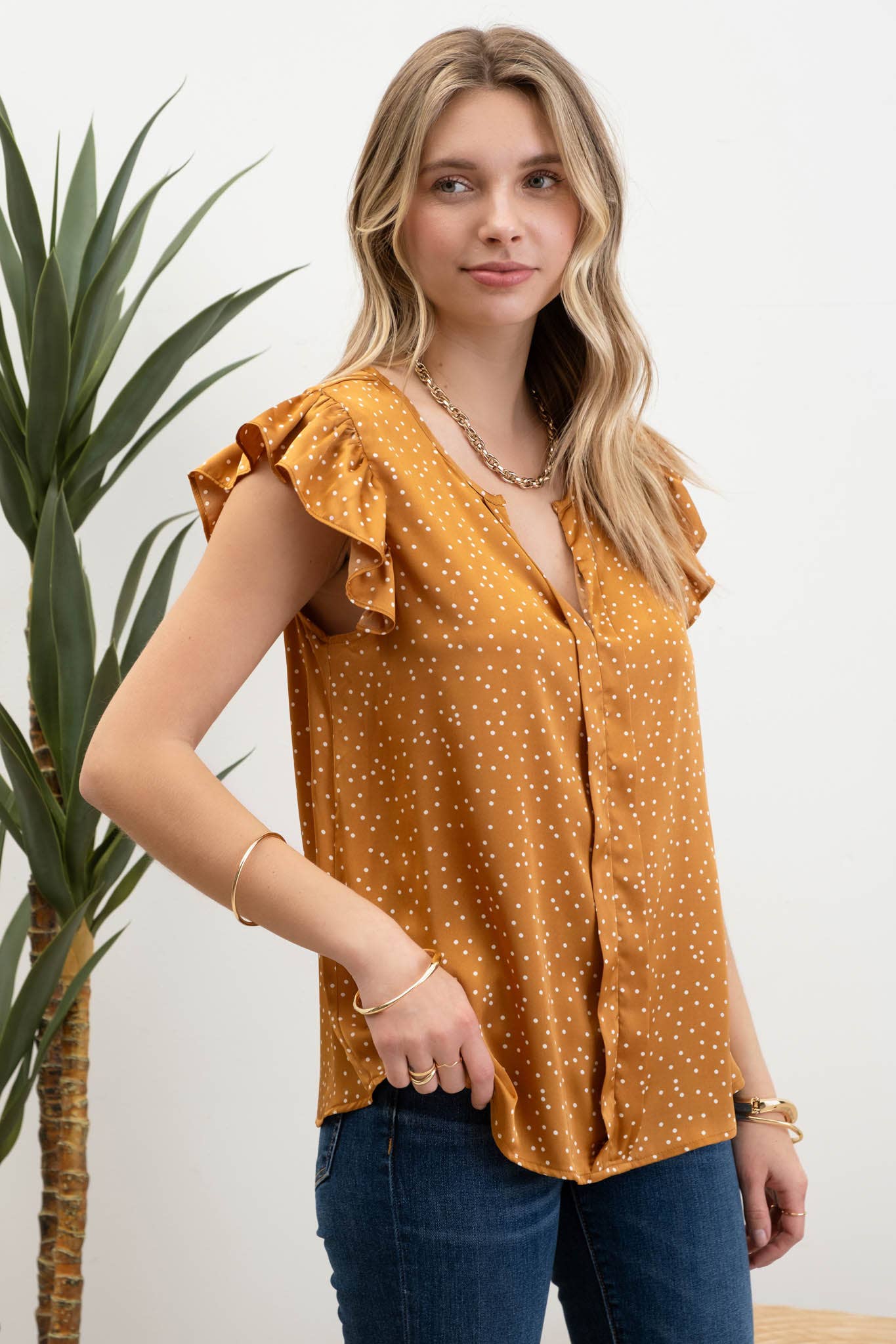 POLKA DOT SHORT RUFFLE SLEEVE SPLIT NECK BLOUSE CARAMEL