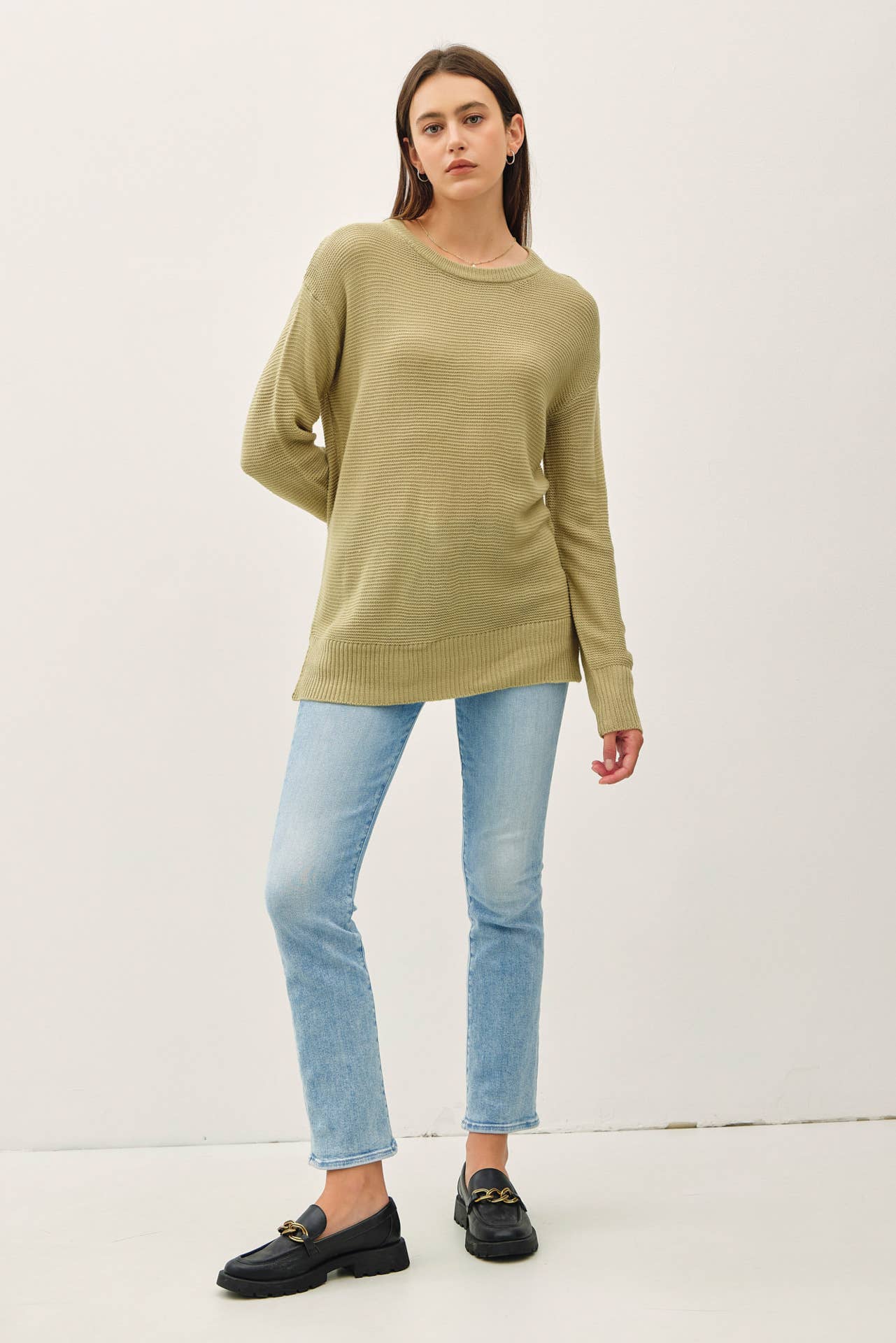 ROUND NECK BOYFRIEND FIT SWEATER