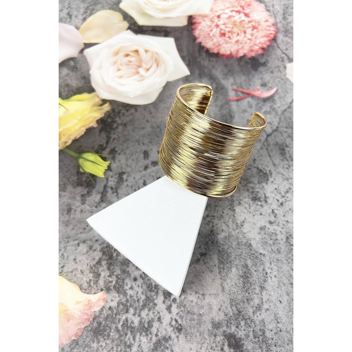 MULTI LAYER SHINNY WIRE WRAP BRACELET