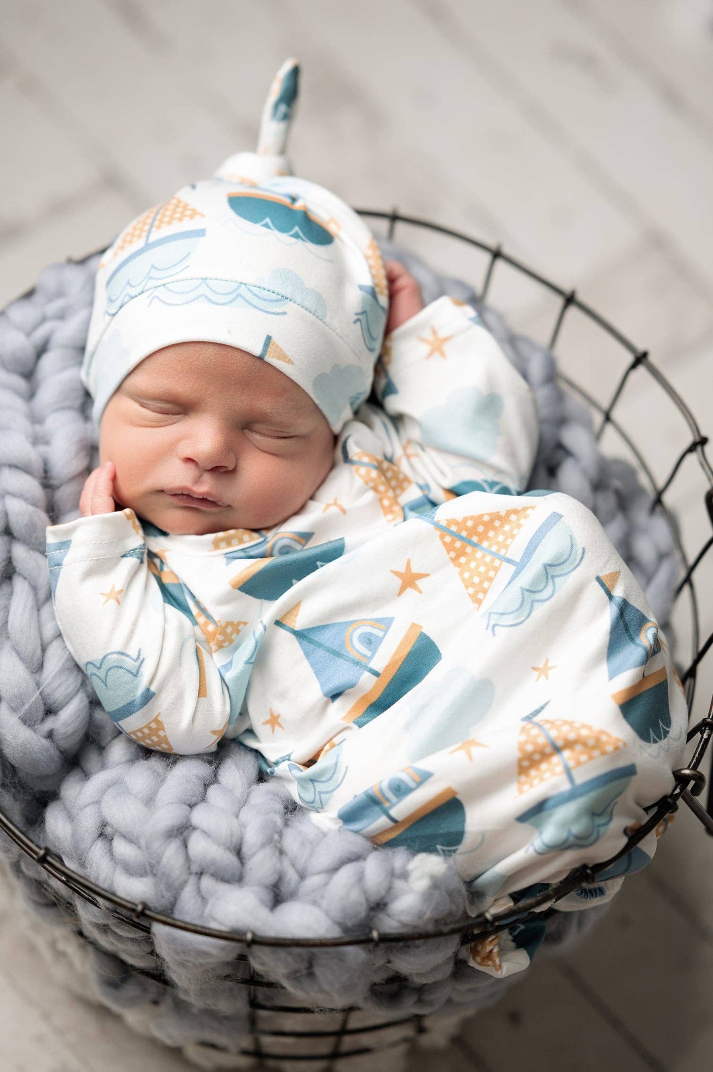 Infant Unisex Blue Sail Boat Baby Gown and Hat Set (0-3M)