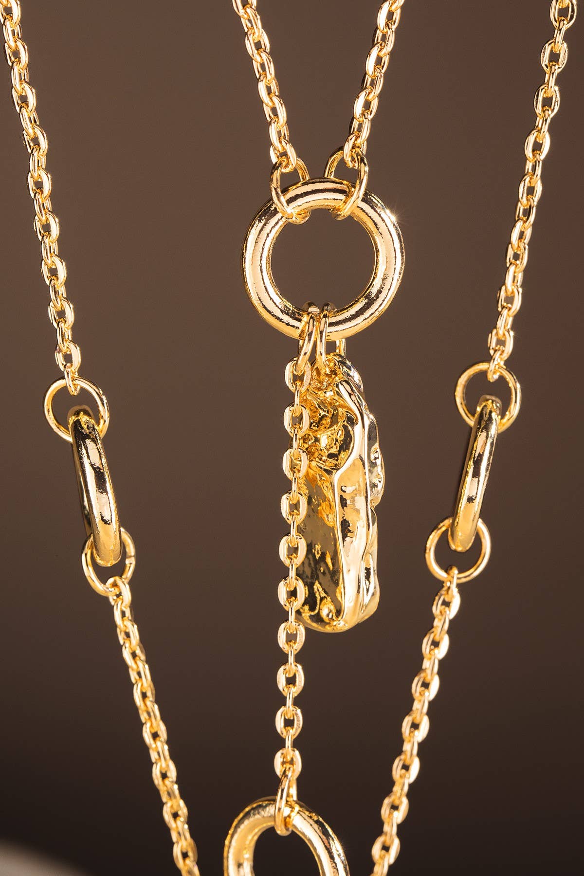 Multi-Layered Chain Necklace with double Pendants: GOLD(GD)