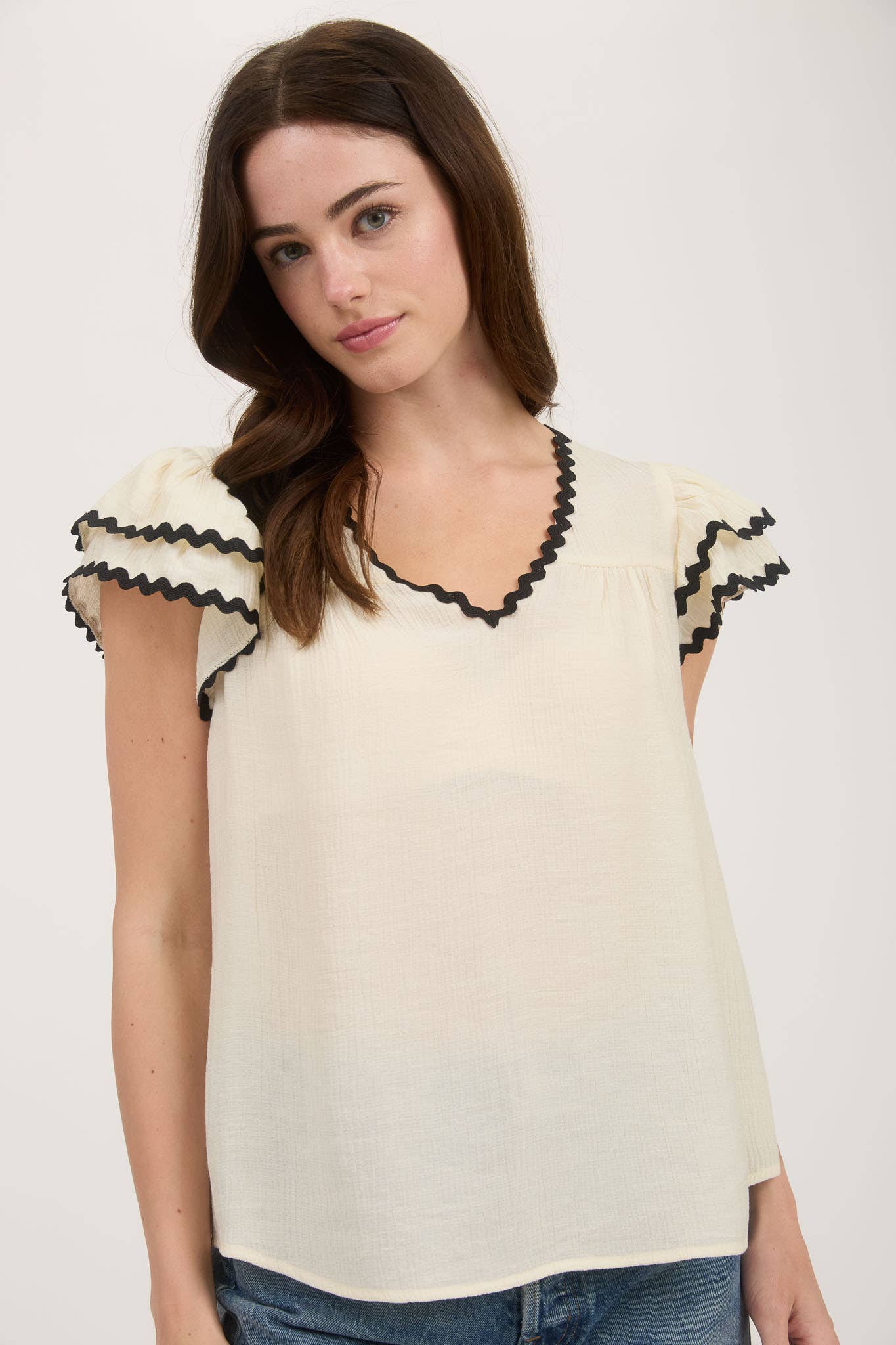 V NECK WAVY TRIM RUFFLE SLEEVE TOP