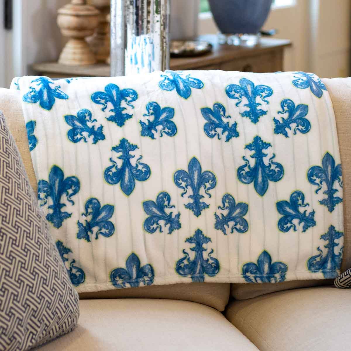 Fleur de Lis Throw   Blue/Sky   50x60