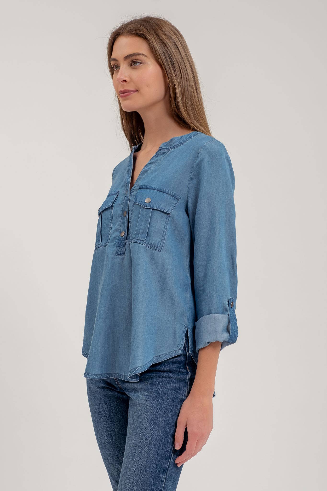 CHAMBRAY V NECK HALF BUTTON LONG SLEEVE TOP