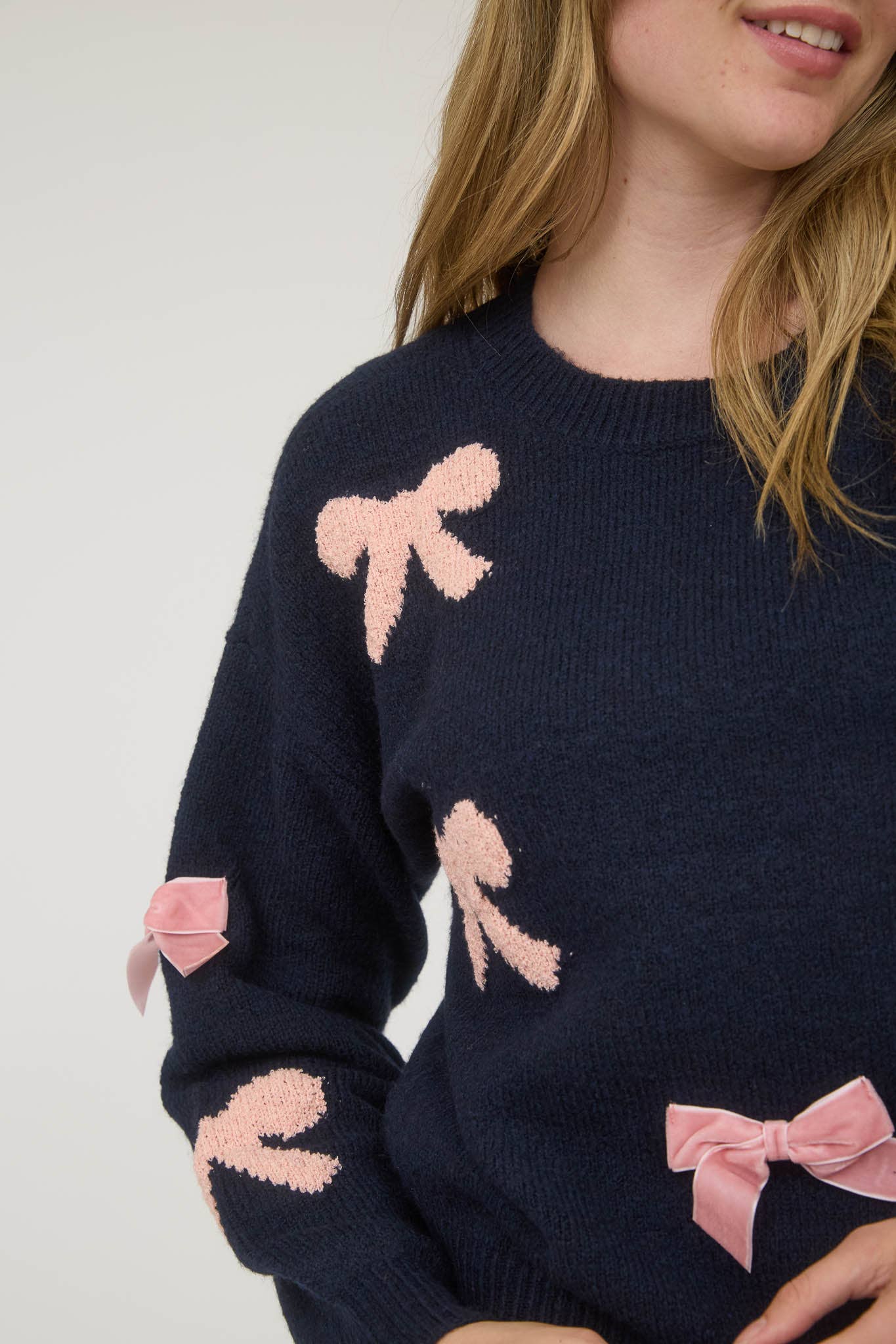 BOW PATTERN LONG SLEEVE KNIT SWEATER ~ NAVY