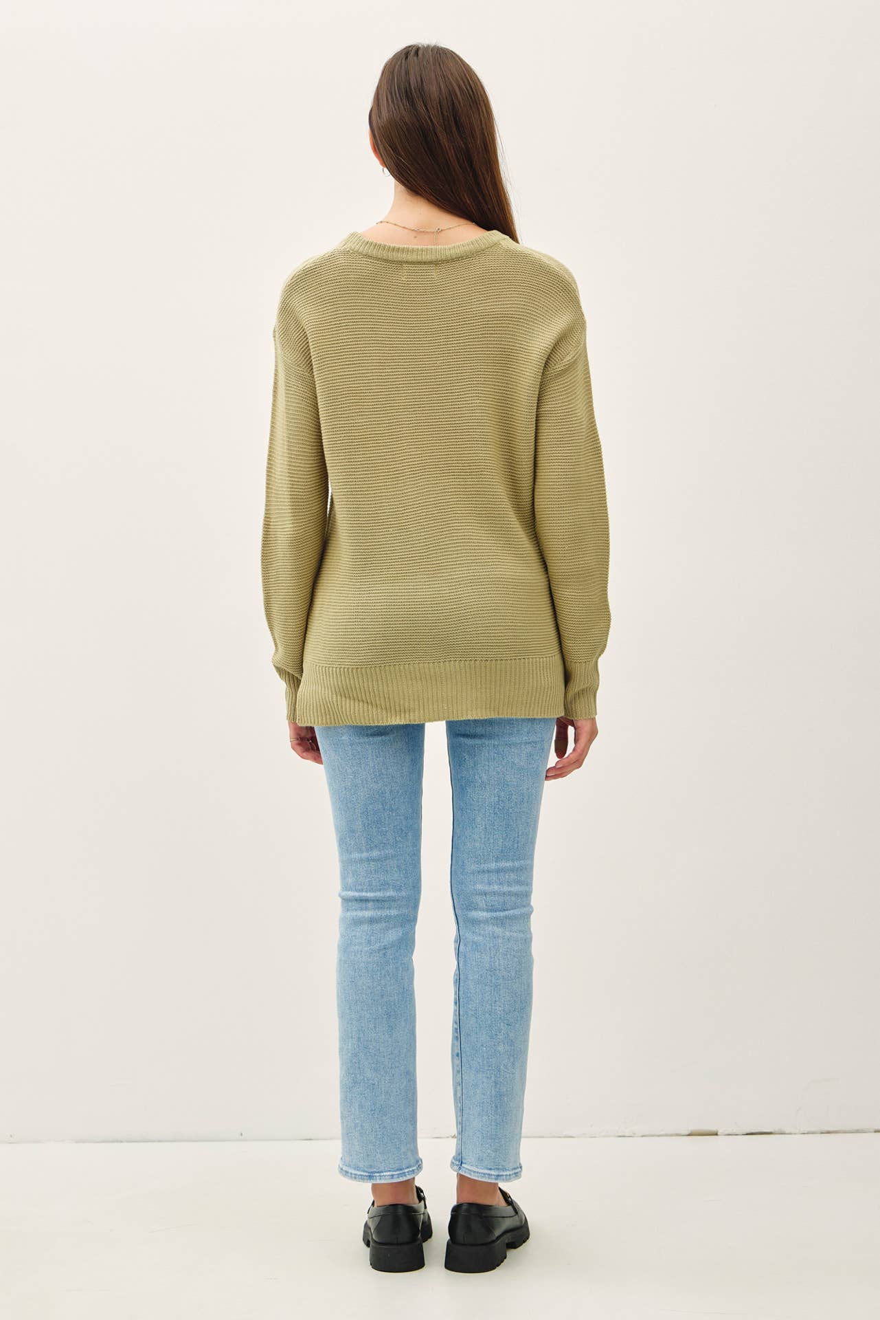 ROUND NECK BOYFRIEND FIT SWEATER