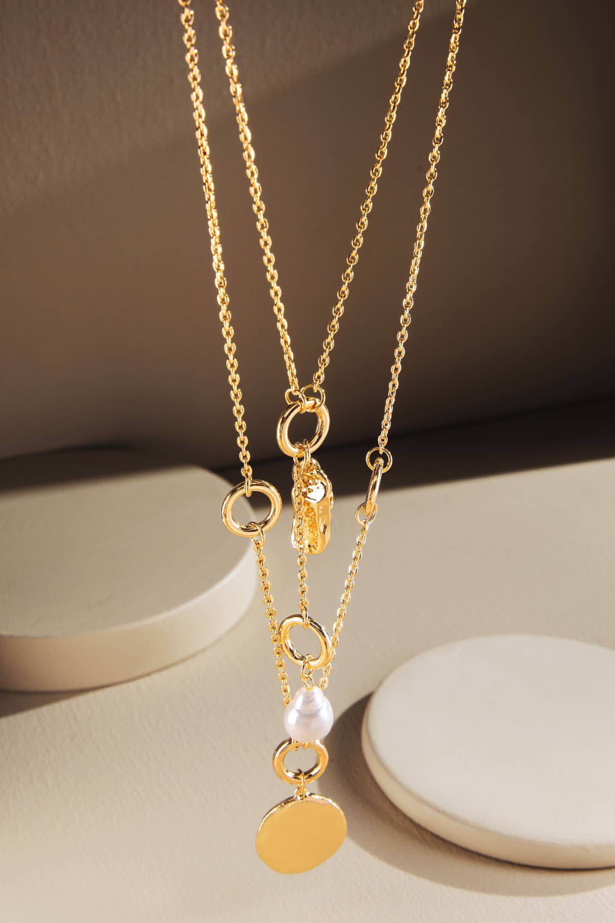 Multi-Layered Chain Necklace with double Pendants: GOLD(GD)