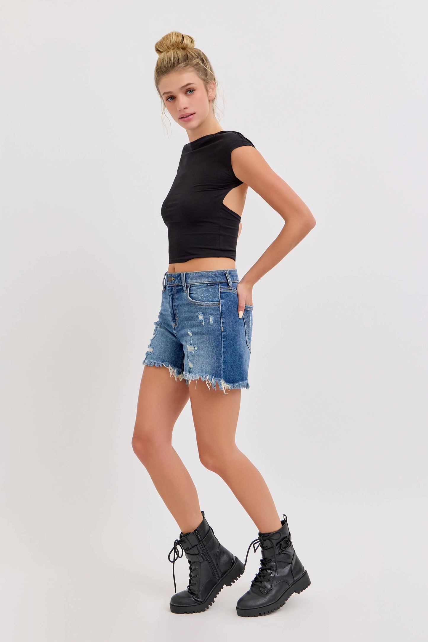 Boyfriend Shorts with Uneven Fray Hem Dark