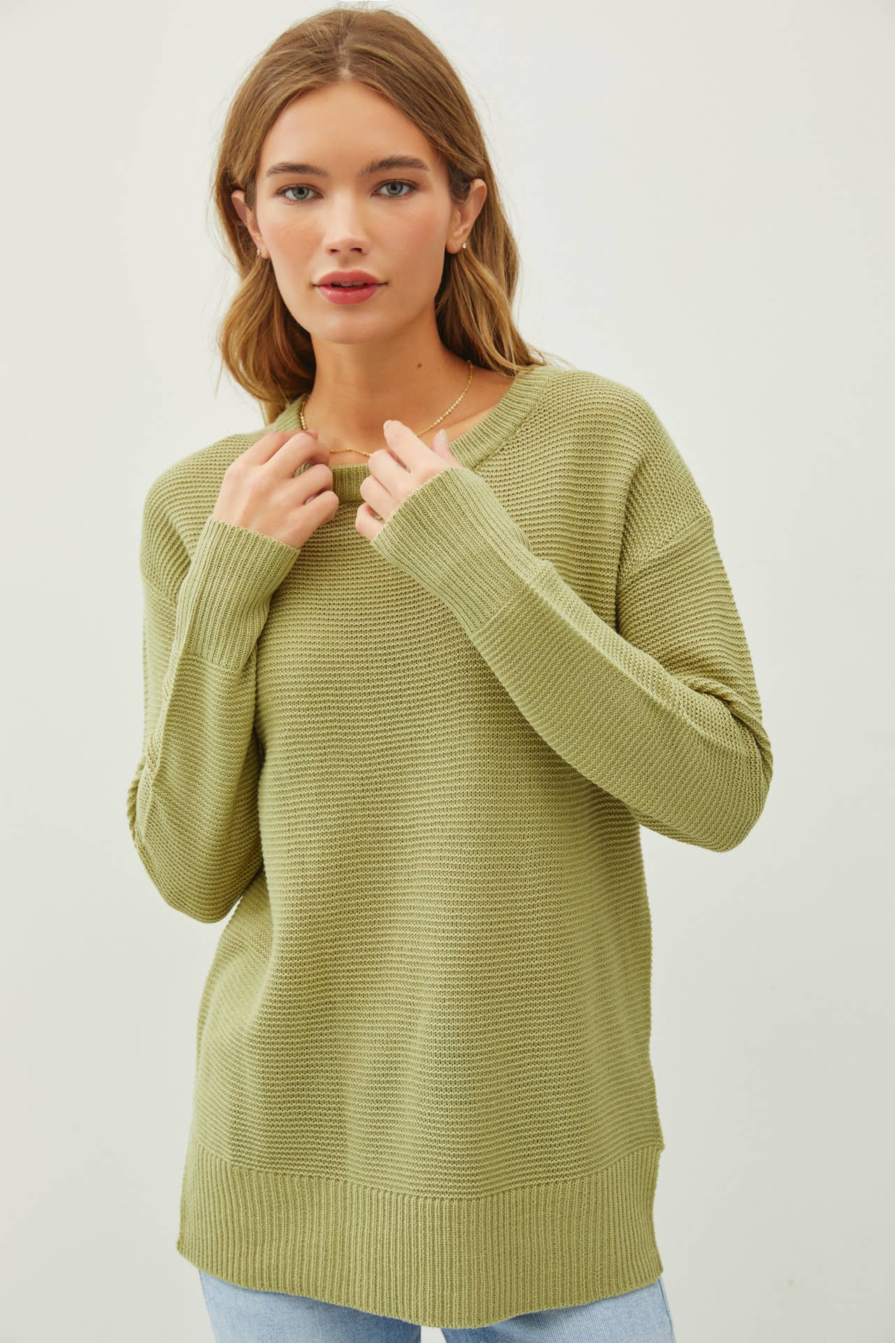 ROUND NECK BOYFRIEND FIT SWEATER