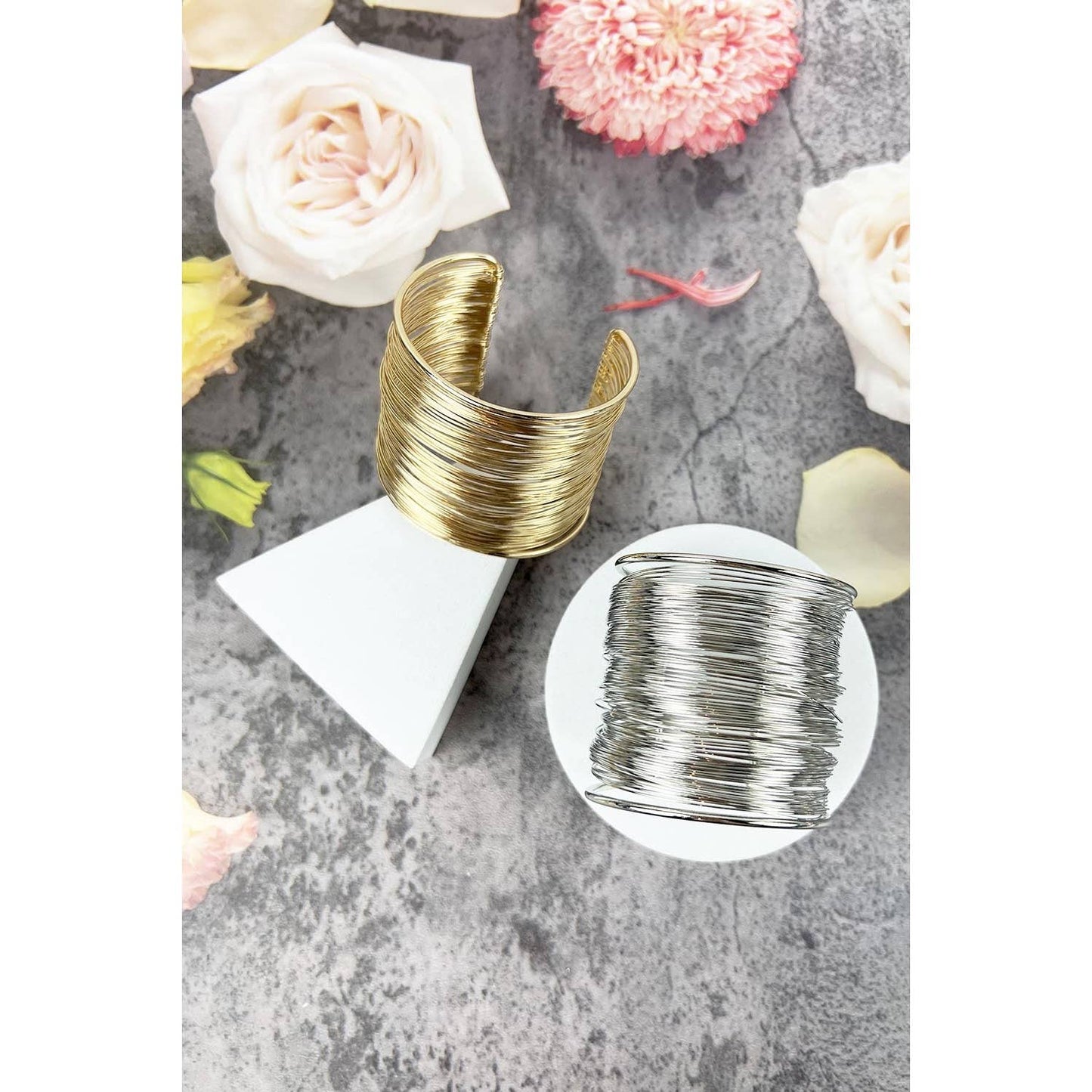 MULTI LAYER SHINNY WIRE WRAP BRACELET