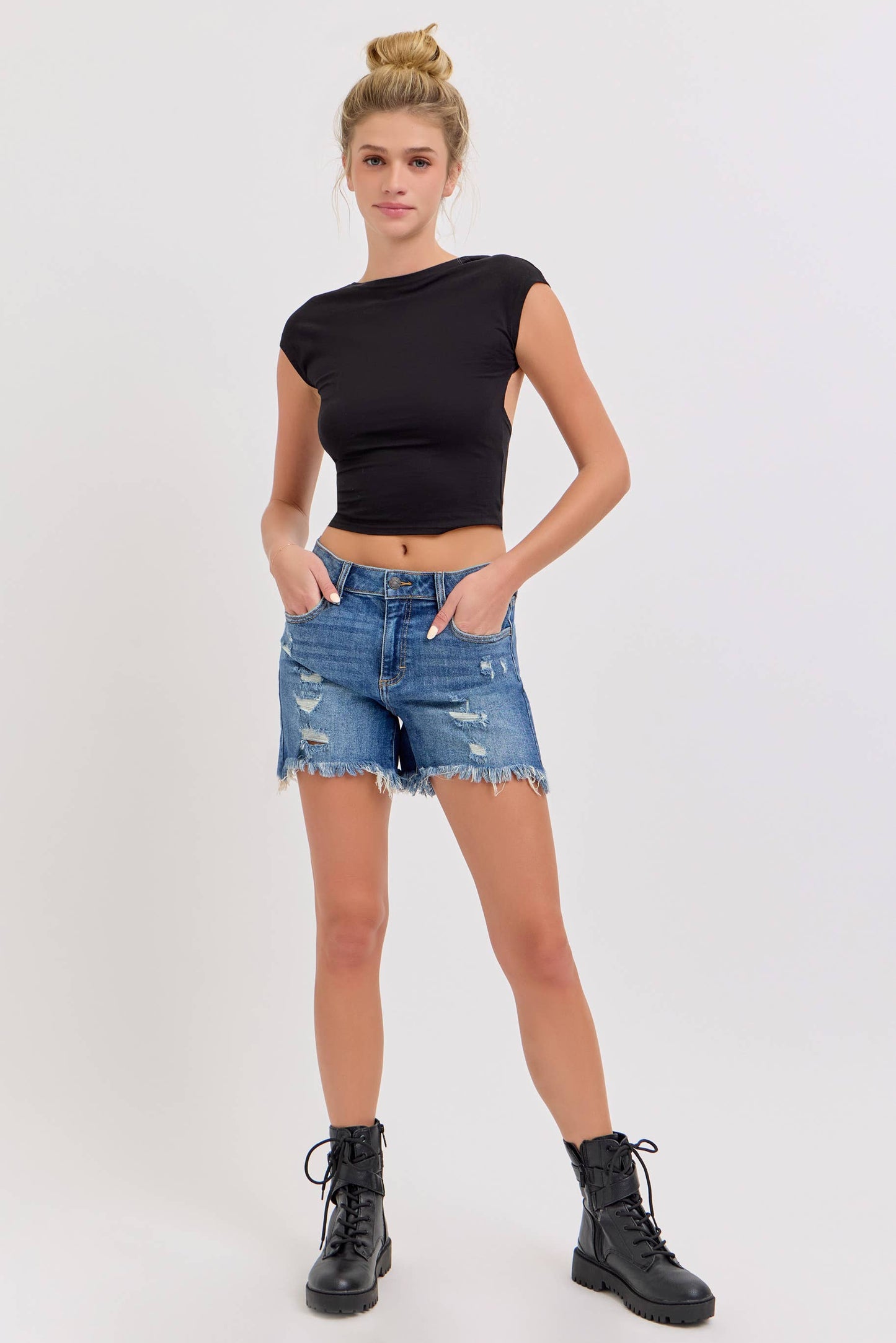Boyfriend Shorts with Uneven Fray Hem Dark