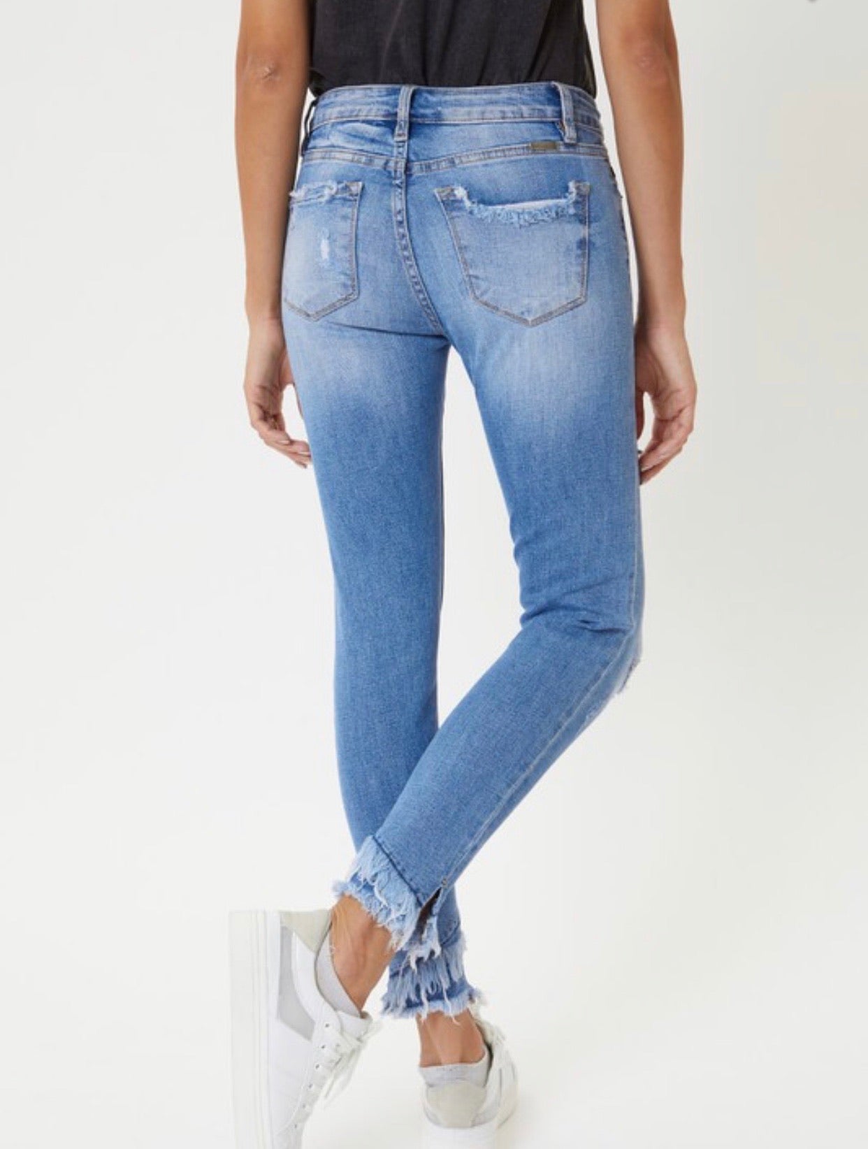 Josie Mid Rise Skinny 018